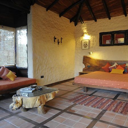 Kanha Earth Lodge Mandlā Exterior foto