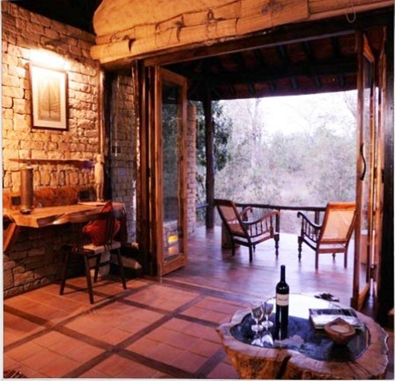 Kanha Earth Lodge Mandlā Zimmer foto